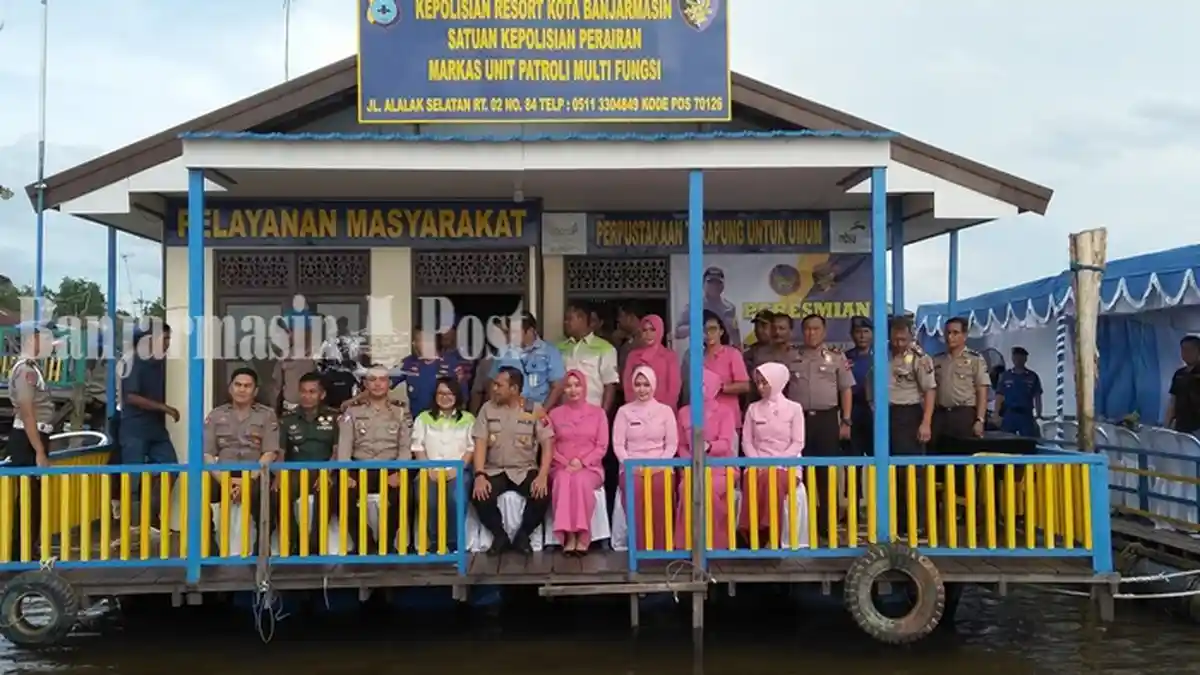 Kapolresta Banjarmasin Resmikan Pos Perpustakaan Terapung dan Lanting Pintar