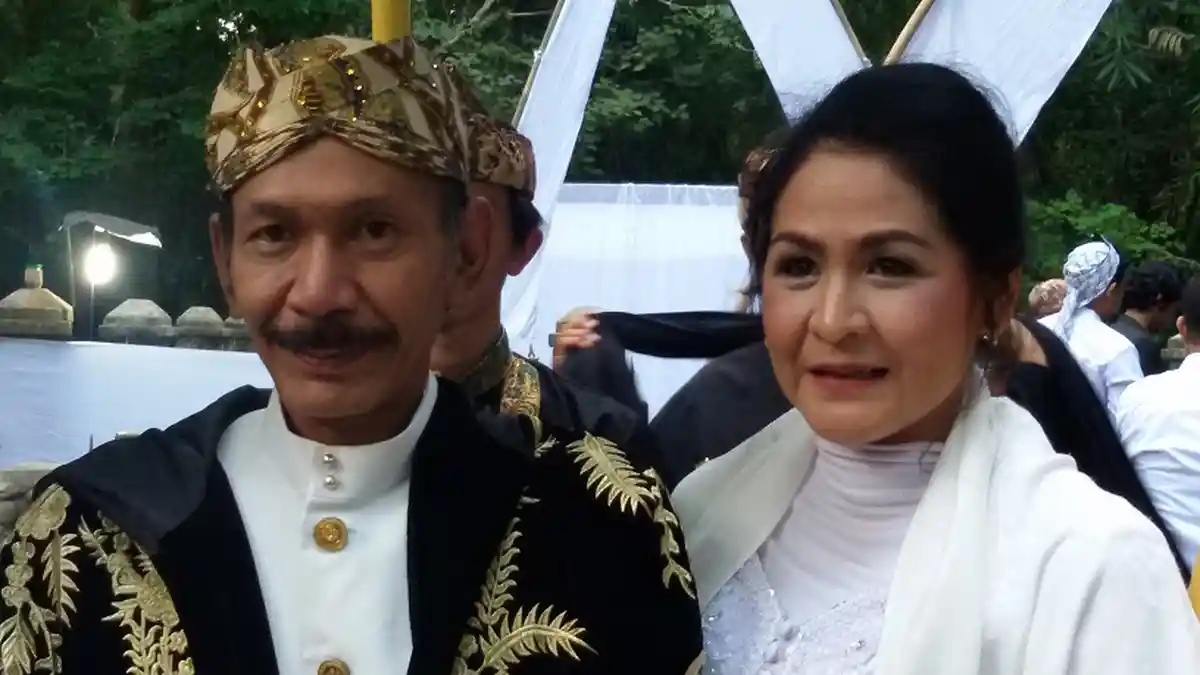 Tanpa Mahkota, Tanpa Kerajaan; Rd Hanif Radinal Mukhtar Dinobatkan jadi Raja Galuh