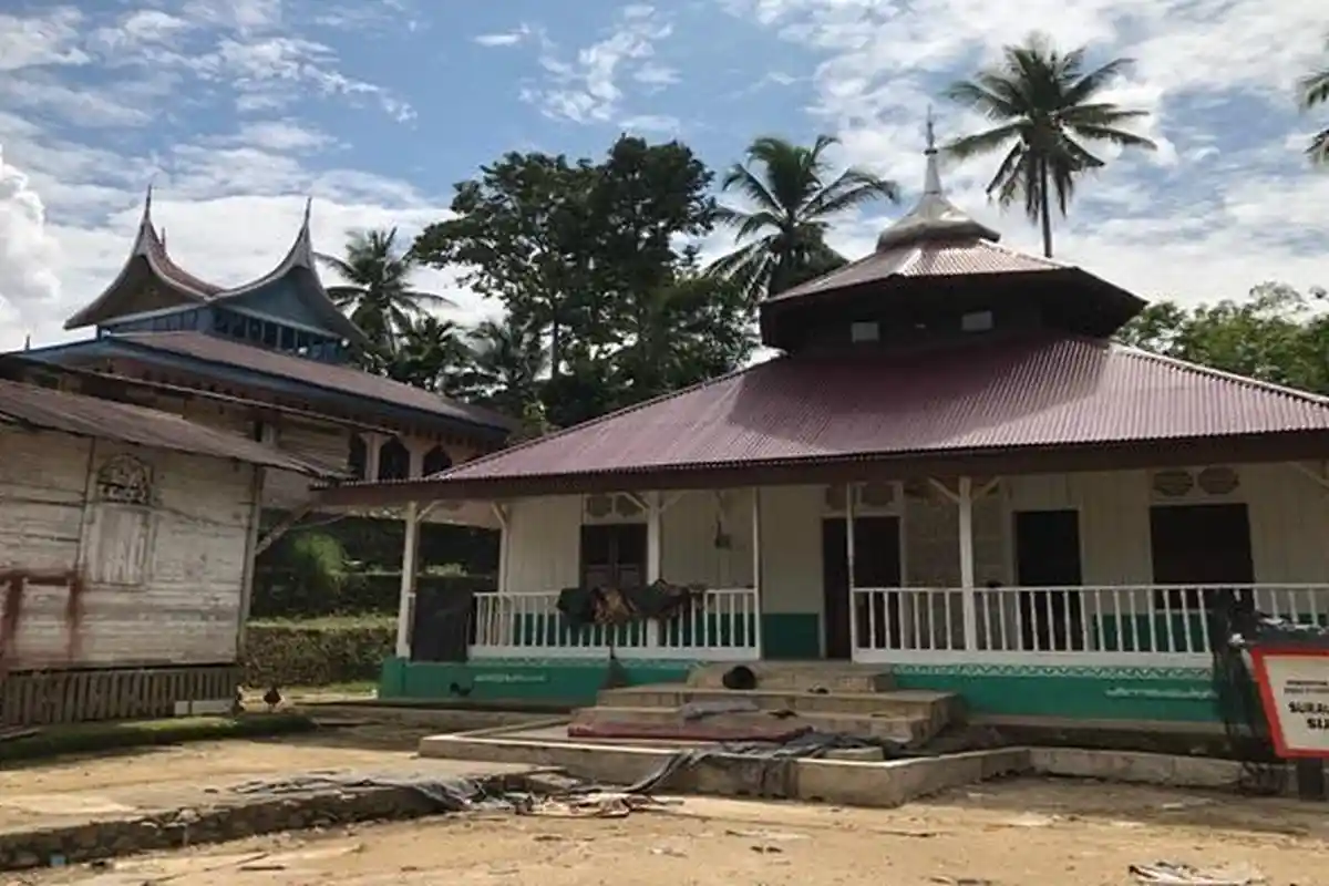POPULER SUMBAR: Surau Simaung Sijunjung Menyimpan 88 Naskah Kuno, KAI Datangkan 12 Unit Kereta Baru