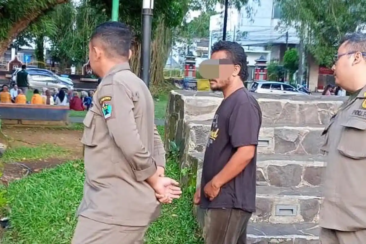 ODGJ Pamer Kemaluan di Alun-alun Kota Malang Diamankan, Sering Berulah Tapi Masih Berkeliaran