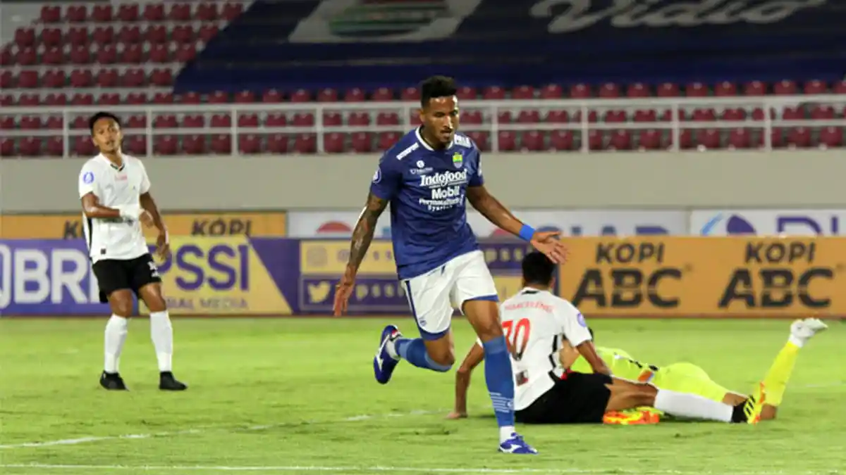 Hal Menarik di Babak Pertama Persib vs Persipura