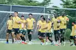 Sesi-Latihan-Persebaya-Jelang-Lawan-Persita-Liga-1-2024.jpg