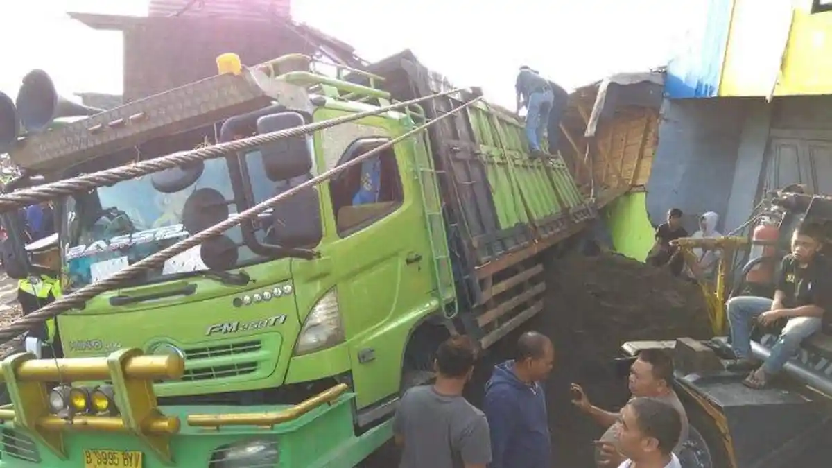 Bocah 1 Tahun Selamat Setelah Terkubur Bersama Jasad Ayah dan 2 Kakaknya