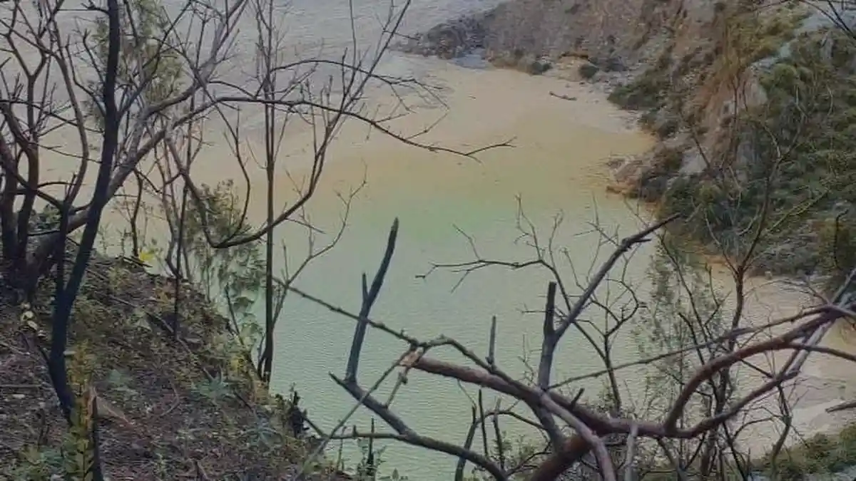 Kawah Wawomudha, Danau Vulkanis yang Tersembunyi di Perbukitan Hutan Pinus Bajawa NTT