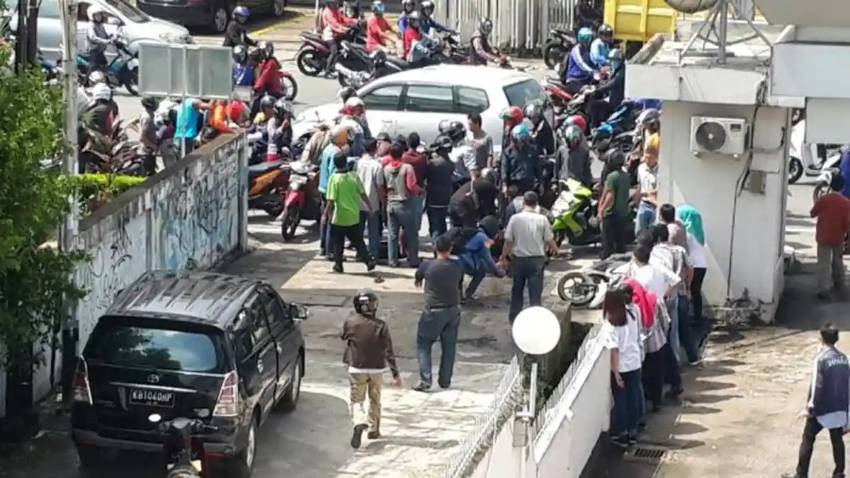 Kawanan Perampok Beraksi Siang Bolong, Tikam Perempuan di Pinggir Jalan