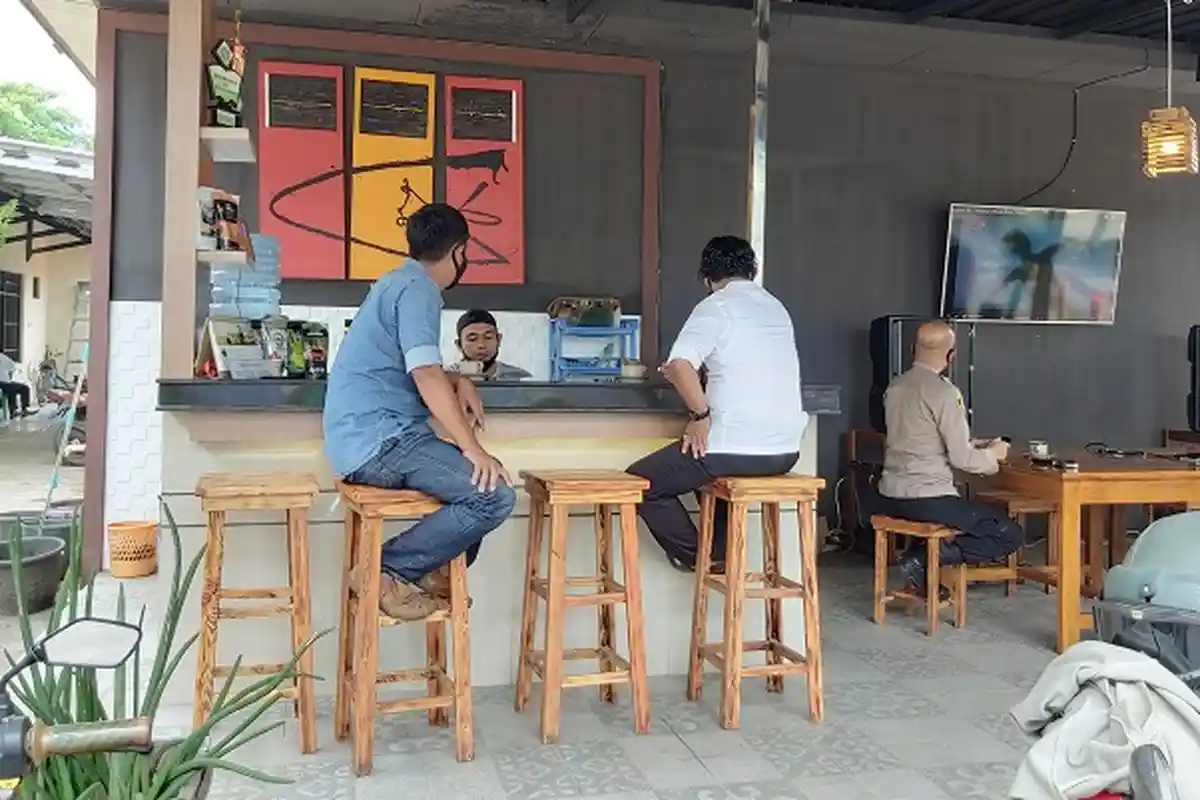 Kecele, Dikira Warung Kopi, Pengunjung Ternyata Datangi Polsek Pekalongan Selatan