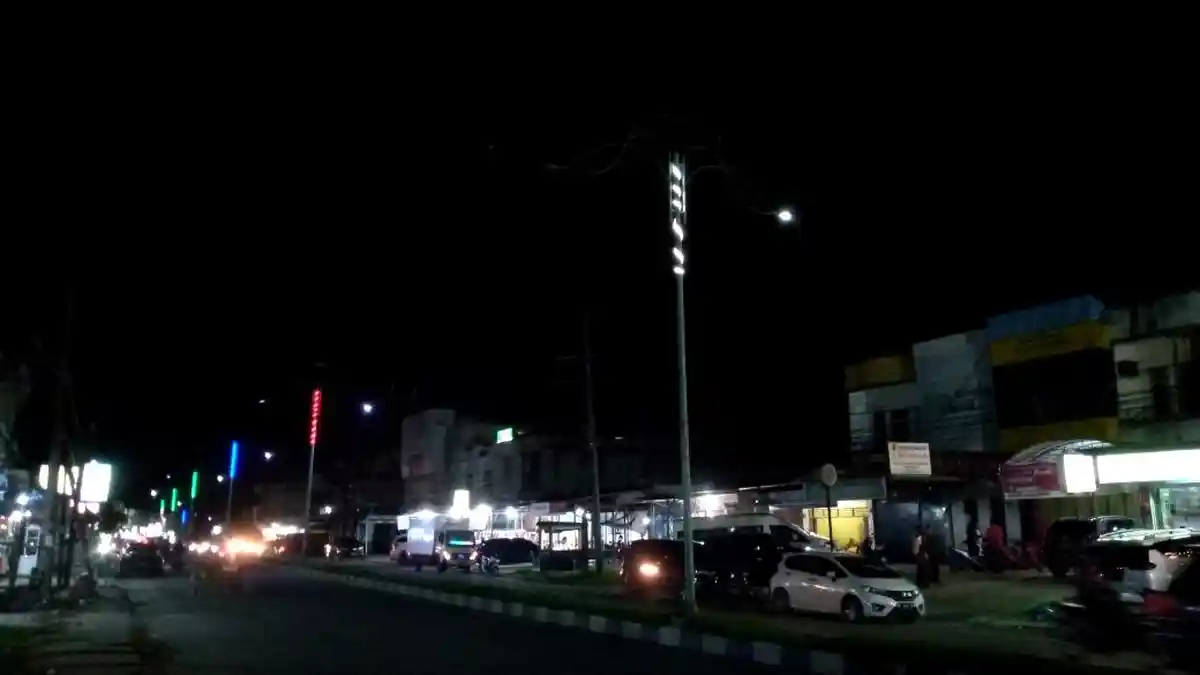 Lampu Penerangan Jalan di Kota Idi Aceh Timur Banyak yang Rusak