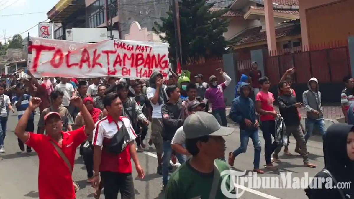 Menteri ESDM Ignasius Jonan Cabut Lampiran Izin Tambang Emas Blok Silo