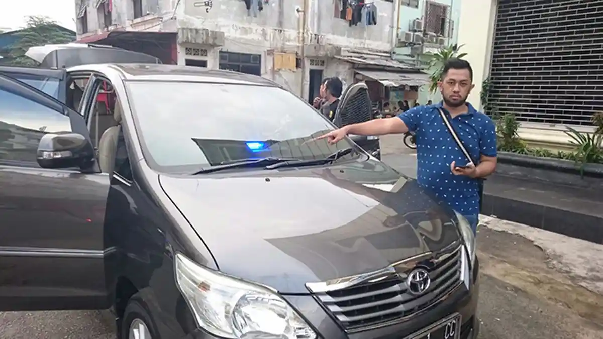 Pengusaha Batam Berlagak, Gunakan Pelat Dinas Palsu Milik Kapolres - mobil-pengusaha-properti_20160622_150907.jpg