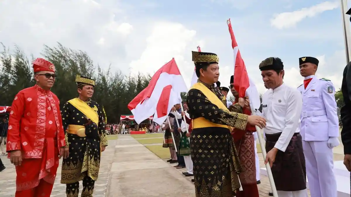 Mendagri Upacara Peringati HUT RI ke 78 di Natuna, Serukan Jaga Daerah Perbatasan