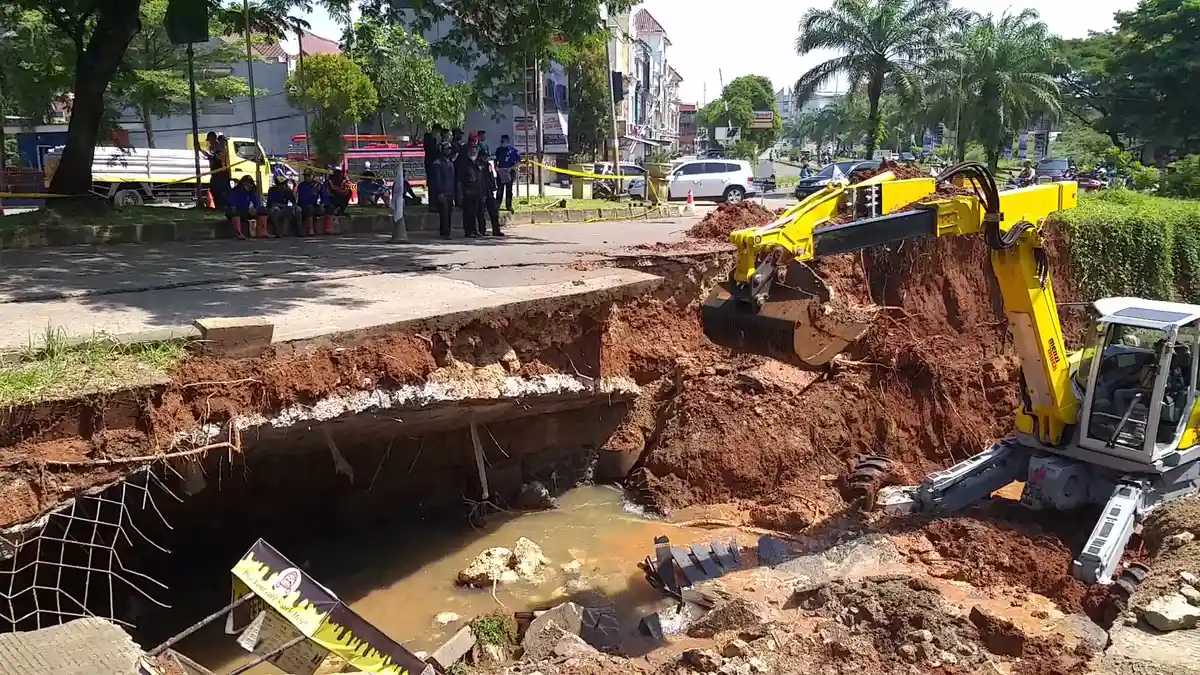 Saling Lempar Tanggung Jawab Soal Jalan Amblas, DPRD Depok Panggil Dinas PUPR dan Pengembang GDC 