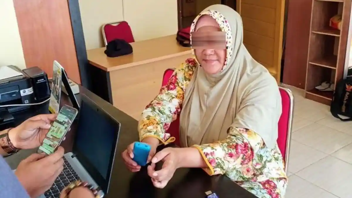 Jadi Tersangka Ujaran Kebencian Bom Surabaya, Ternyata Oknum Guru Ini Tak Dikenali Tetangga!