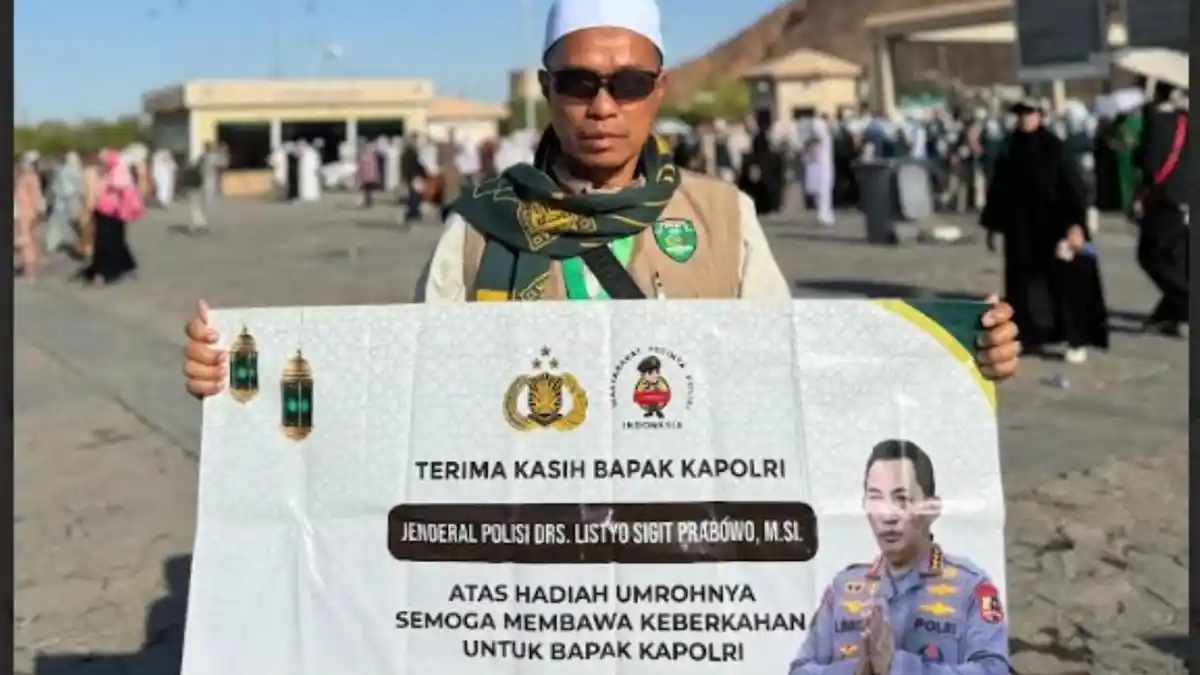 Kapolri Berangkatkan 6 Orang Umrah Gratis