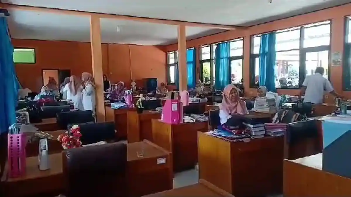 Sekolah Tempat Oknum Guru SMP Mengajar Mesti Pinjam Perlengkapan untuk KBM dan ANBK