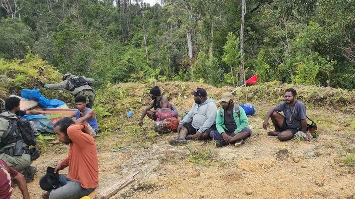 Terungkap Kebaikan Warga Selamatkan 15 Pekerja dari Target KKB Papua, Dipandu di Hutan Selama 2 Hari
