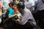Jokowi Gunakan Bahasa Tubuh Bicara Dengan Anak Cacat Disable