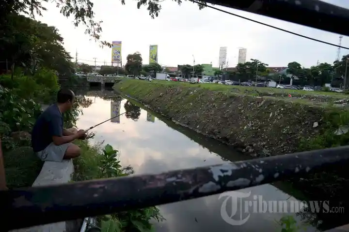 Bundaran Dolog Bersih dari Bangunan