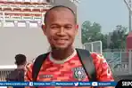 Bek-bintang-PSPS-Riau-H-Supardi-Nasir-pada-official-training-tim-PSPS-Riau.jpg