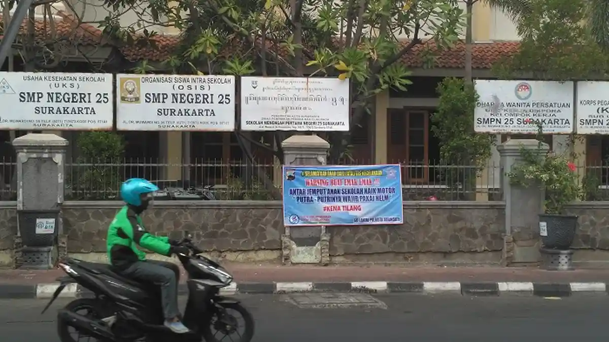 Lewat Spanduk, Polresta Solo Sindir 