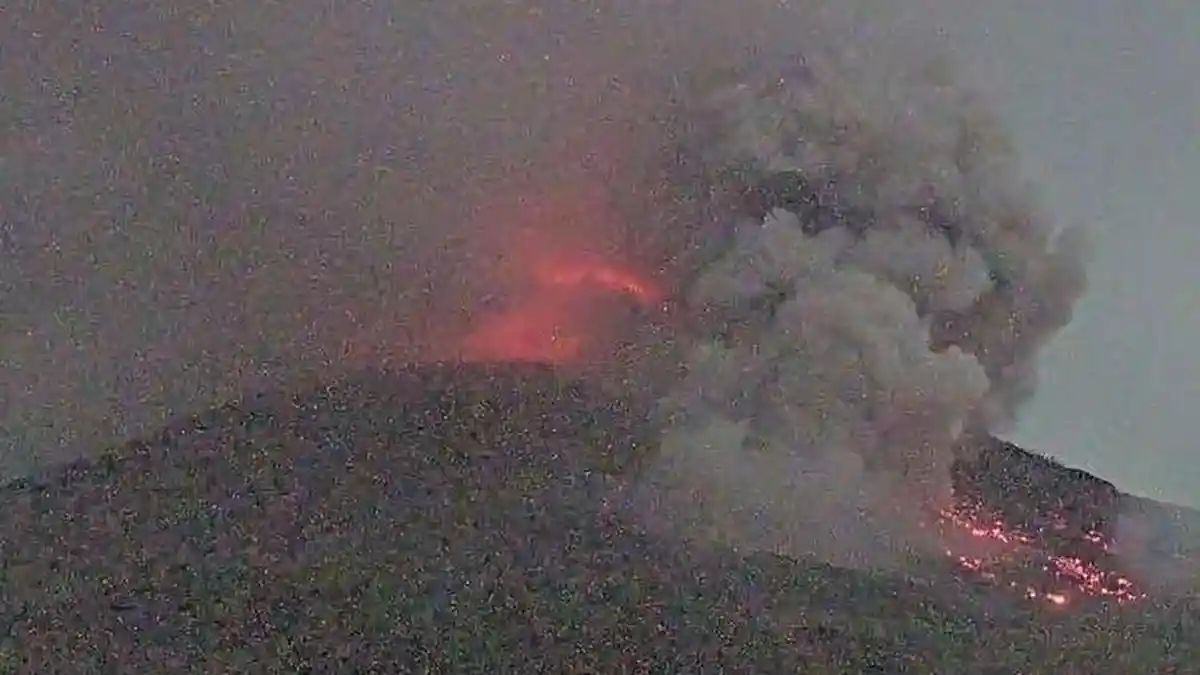 Kabar Terkini Gunung Merapi Keluarkan Lava dan Awan Panas Hingga 7 Kilometer