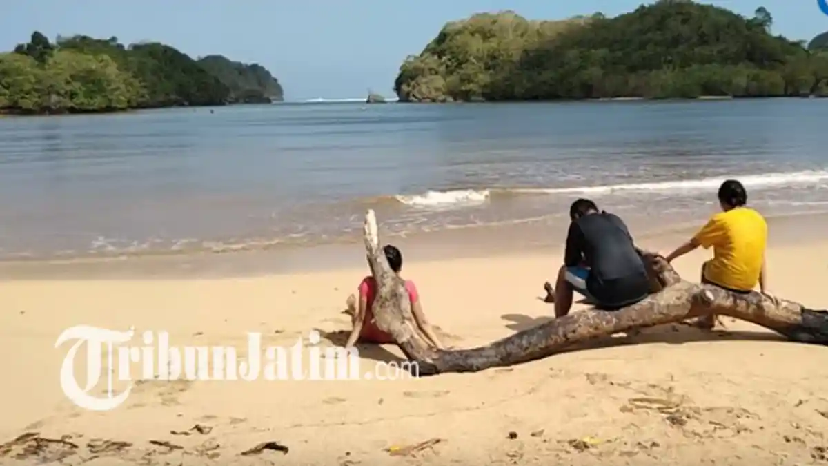 Pesona Pantai Clungup, Surga Tersembunyi di Malang dengan Panorama Ombak Laut yang Menenangkan Jiwa
