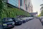 Suasana-mobil-Dinas-yang-terparkir-di-halaman-Kantor-Pemkot-Surabaya.jpg