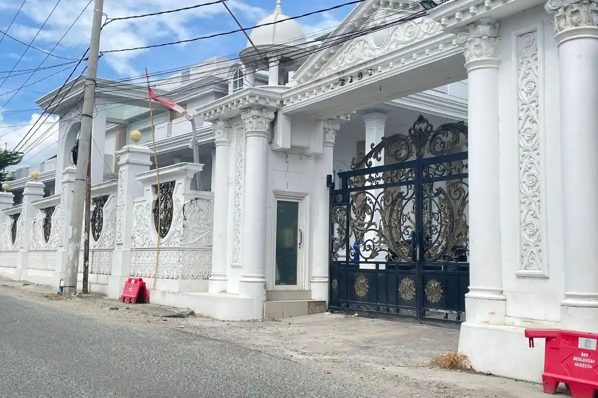 Rumah Ahmad Ali di Kota Palu Tertutup Rapat Usai Penggeledahan KPK di Jakarta