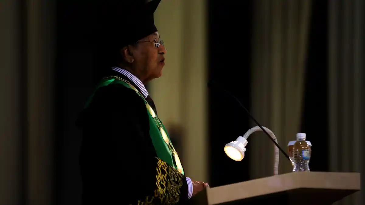 BREAKING NEWS: ‎‎Raja Malaysia Kabulkan Pengunduran Diri Mahathir Mohamad Sebagai Perdana Menteri