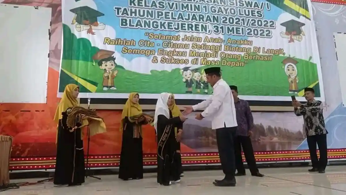 MIN Gayo Lues  Adakan Wisuda Perdana