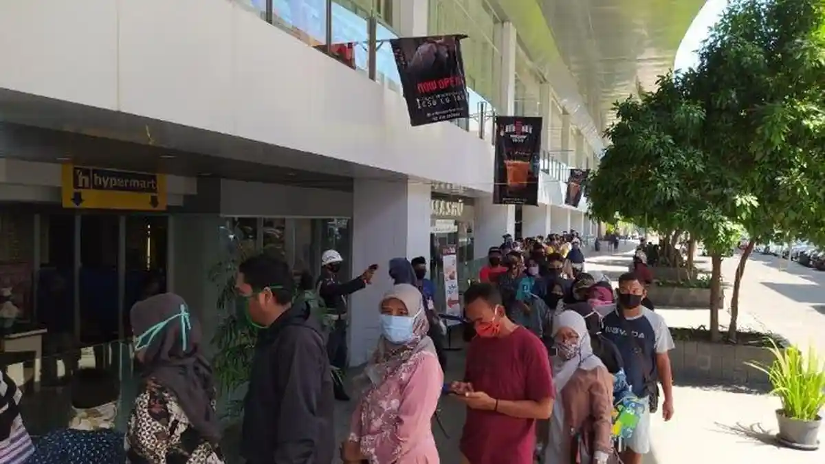 Ramai Diperdebatkan, Pemerintah Angkat Bicara Tentang Aturan Penutupan Masjid Tapi Mall Tetap Buka