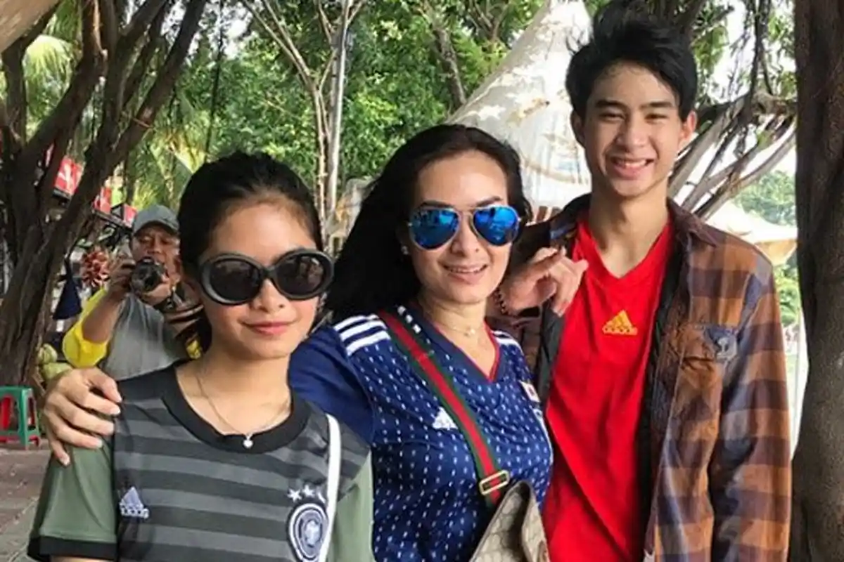 Simak Foto Liburan dan Idul Fitri Iis Dahlia dan Keluarga yang Dikritik Pedas Netizen, Ingat Umur