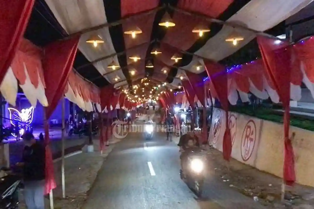 Jelang HUT RI yang Ke-79, Kampung Bordir di Tasikmalaya Buat Jalan Jadi Lorong Bendera Merah Putih