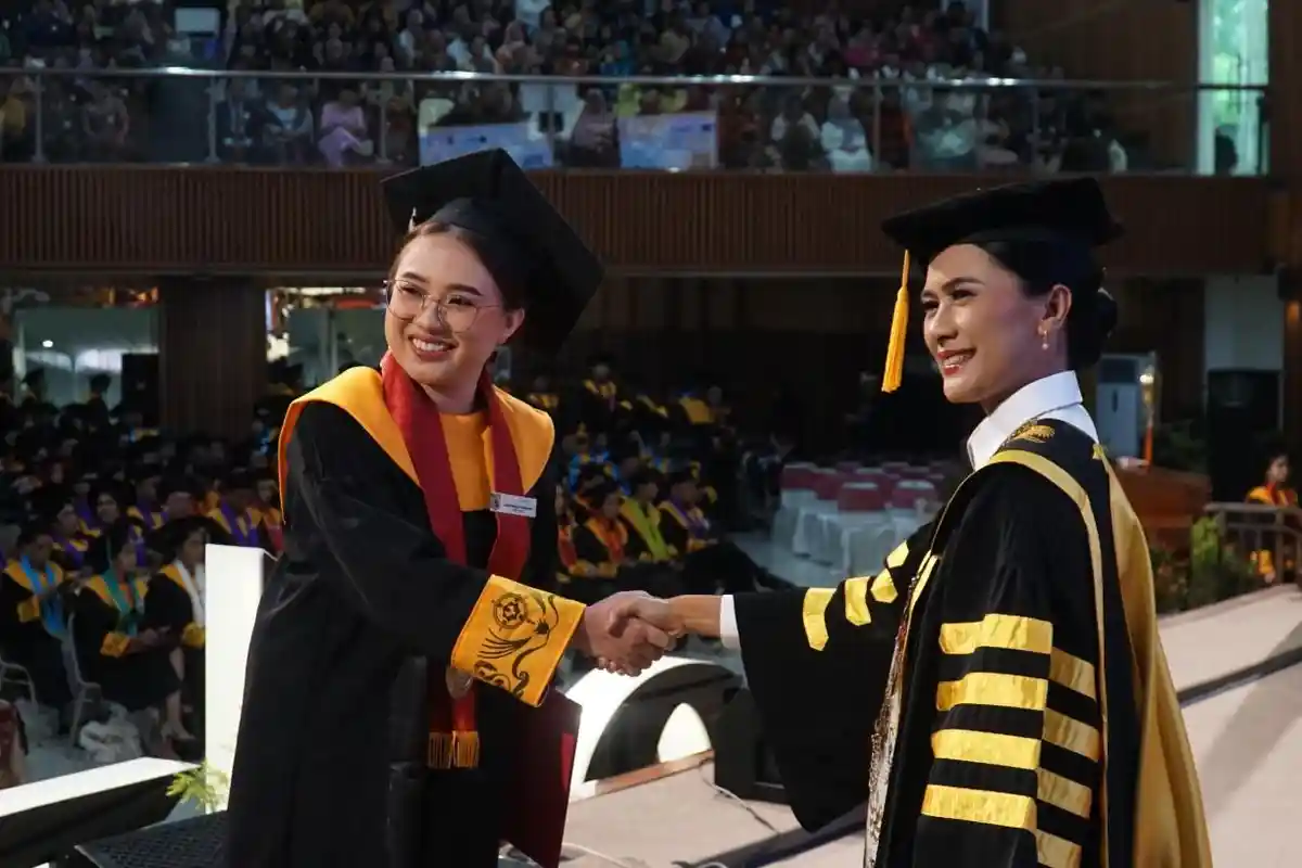 Gelar Wisuda Pertama 2025, UKSW Salatiga Hasilkan Creative Minority Berdampak Positif pada Dunia