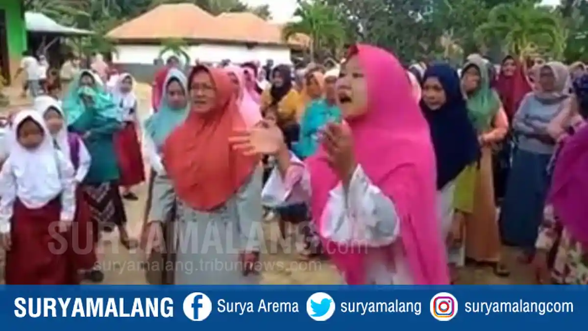 Viral Unjuk Rasa Emak-Emak di SD di Pamekasan Ternyata Setingan, Bupati Beber Bukti