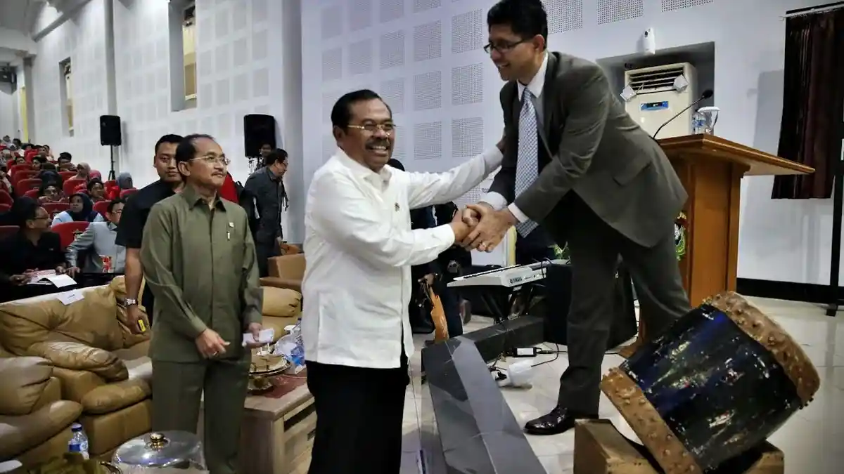 FOTO: Jaksa Agung dan Wakil Ketua KPK Jadi Pembicara di Unhas