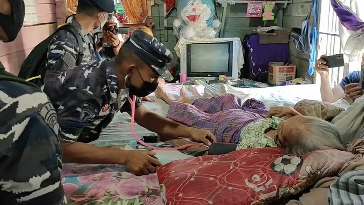 Sakit Diare, Nenek Korban Banjir di Asahan Ini Terpaksa Tetap Dirawat di Rumah yang Tergenang