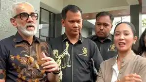 Bunga-Zainal-dan-Sukdhev-Singh-ons.jpg