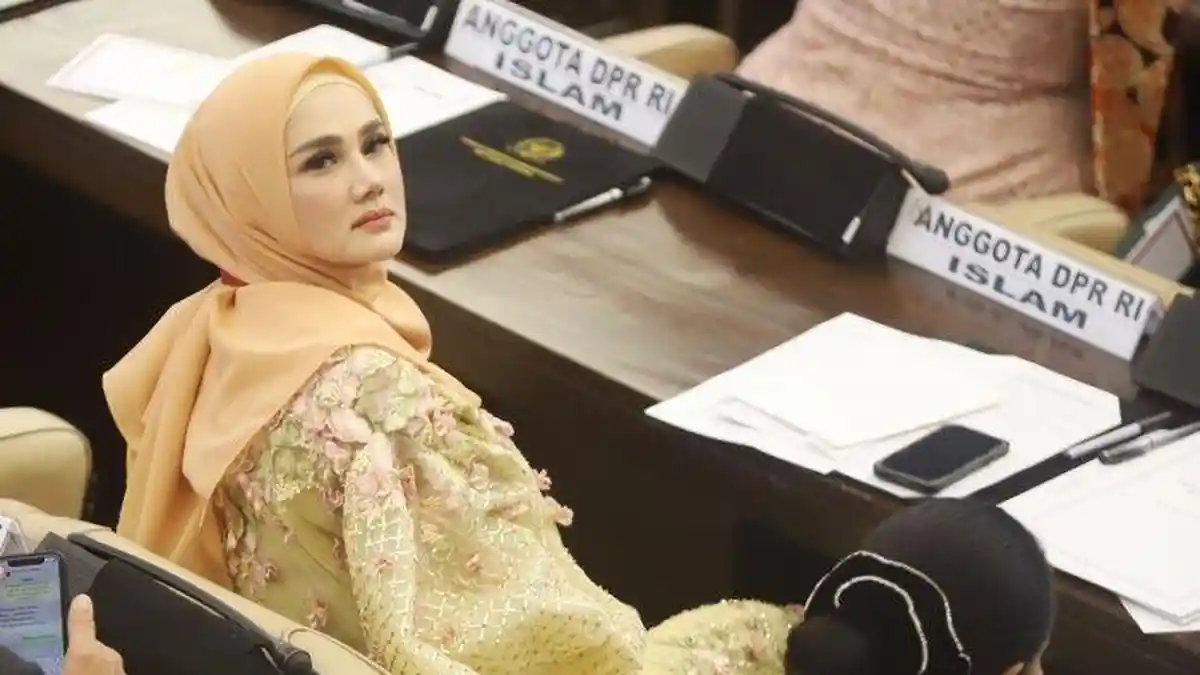 Mulan Jameela Cecar Dirut PGN dalam Rapat Dengar Pendapat di DPR RI