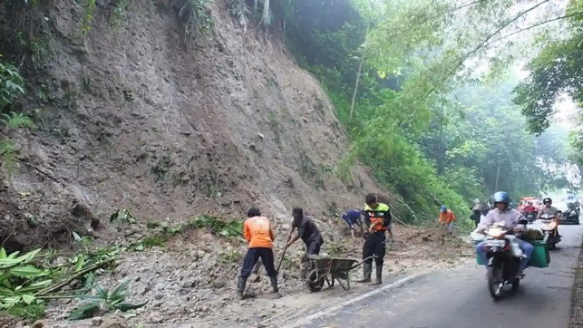 Tanah Longsor, Akses Menuju Objek Wisata di Kulonprogo Tertutup
