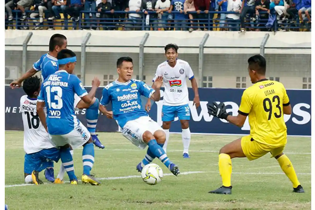 Erwin Ramdani, Pelapis yang Punya Peran Krusial di Dua Laga Persib Bandung