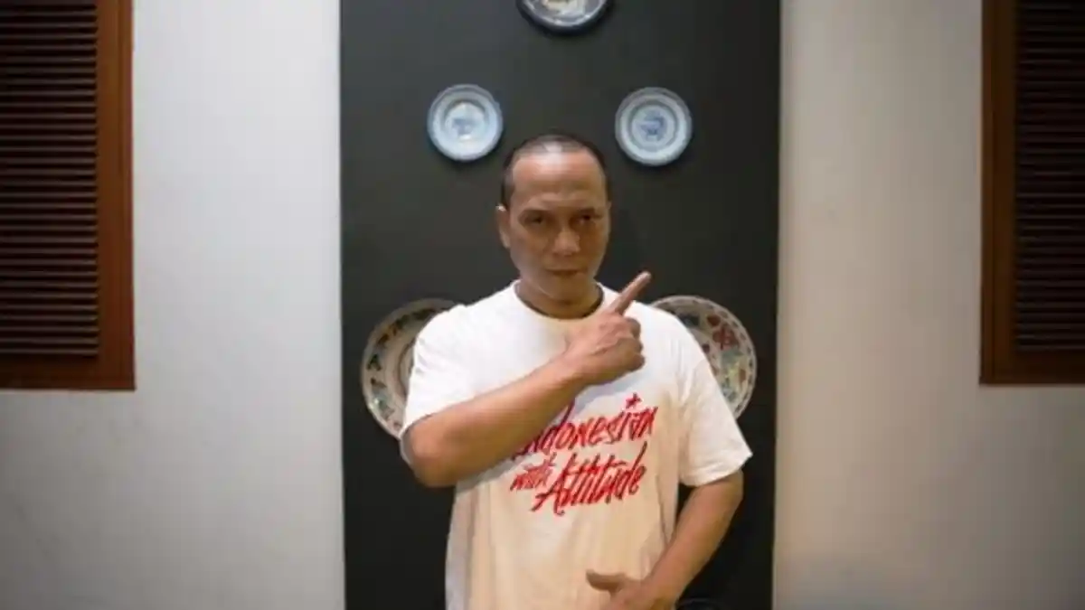 Chord Kunci Gitar dan Lirik Lagu Bebas - Iwa K, Biarkan Terbang Tinggi Sampai Melayang . .