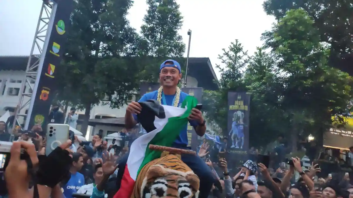 Persib Bandung Perkenalkan Tim dan Jersey Baru lewat Pesta Rakyat Persib, Bobotoh Diajak Datang