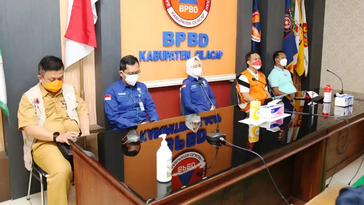 BMKG Launching EWS Radio Broadcaster dan Aplikasi Sirine Tsunami SIRITA di Cilacap