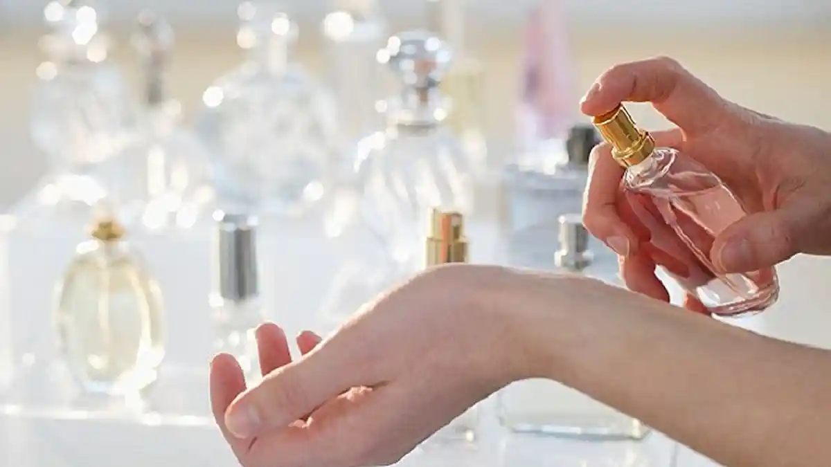 Jangan Asal-asalan! 5 Cara Memakai Parfum yang Benar, Nomor 4 Sering Terlupakan