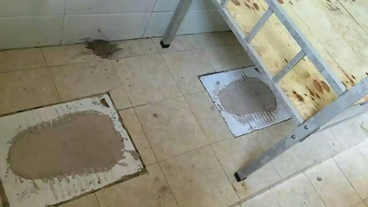 Aduh Jijik, Toilet Ditutup Sekadarnya dan Dijadikan Kamar Tidur Siswa