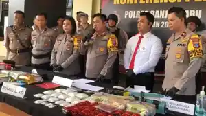 konprensi-pers-pengungkapan-96-kg-sabu-di-Banjarbaru.jpg