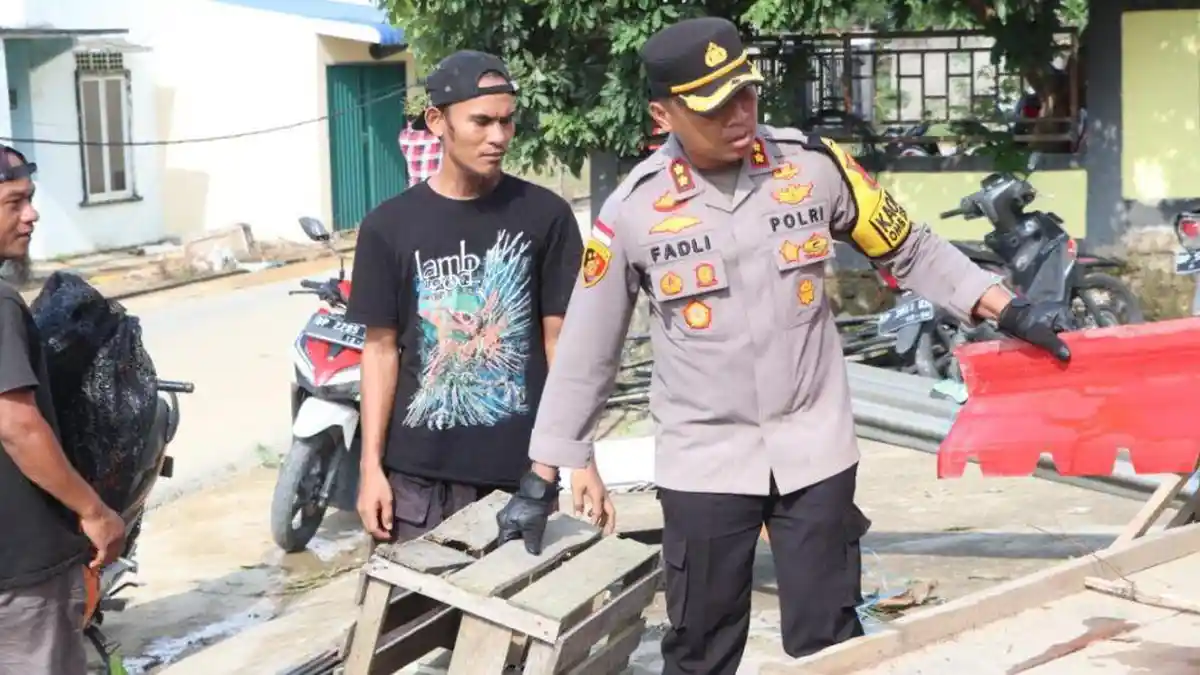 Kapolda Kepri Rehab Rumah Warga Terdampak Angin Puting Beliung di Karimun