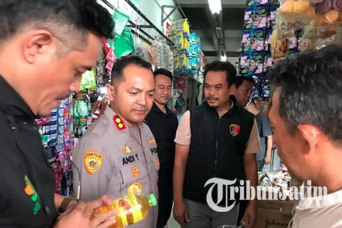 Tanggapan Diskoperindag Soal Temuan Minyak Goreng Tak Sesuai Takaran di Pasar Induk Among Tani Batu