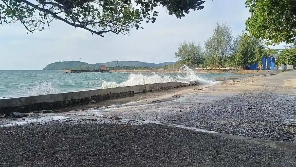Gelombang Tinggi di Perairan Utara Taliabu, Nelayan Diminta Waspada saat Melaut