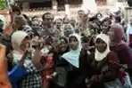 Tunjukan 3 Jari Metal Untuk Jokowi